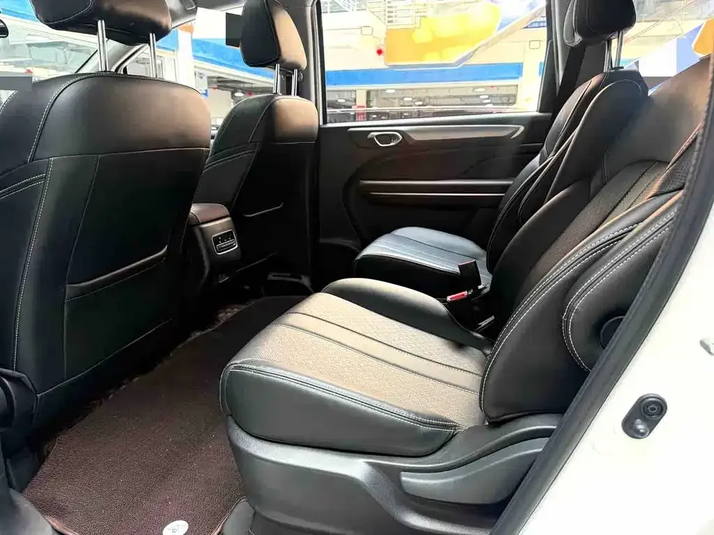 GAC Motor Trumpchi M6 — фото 10