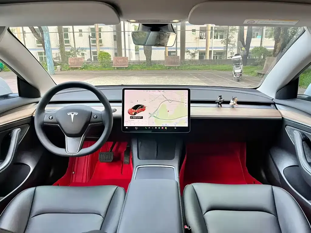 Tesla Model 3 — фото 9
