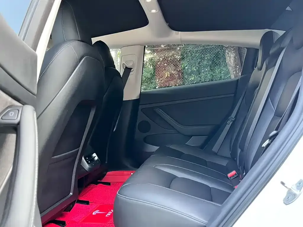 Tesla Model 3 — фото 3