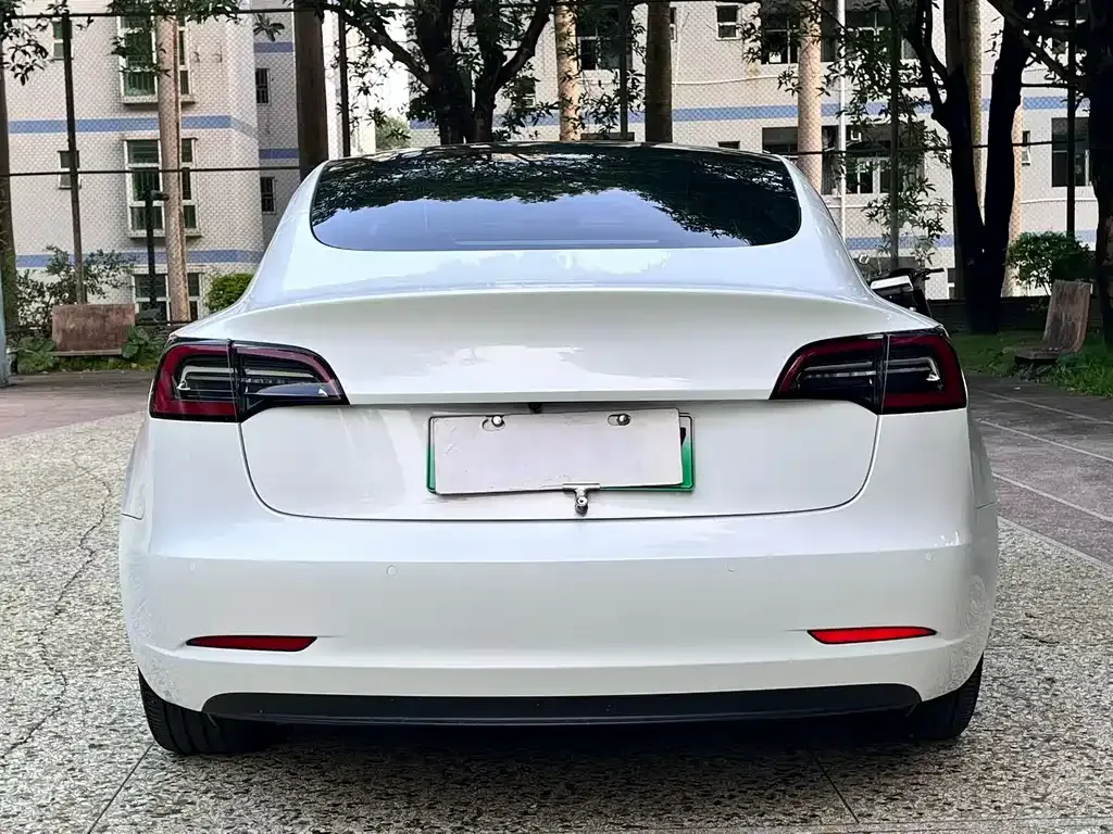 Tesla Model 3 — фото 4
