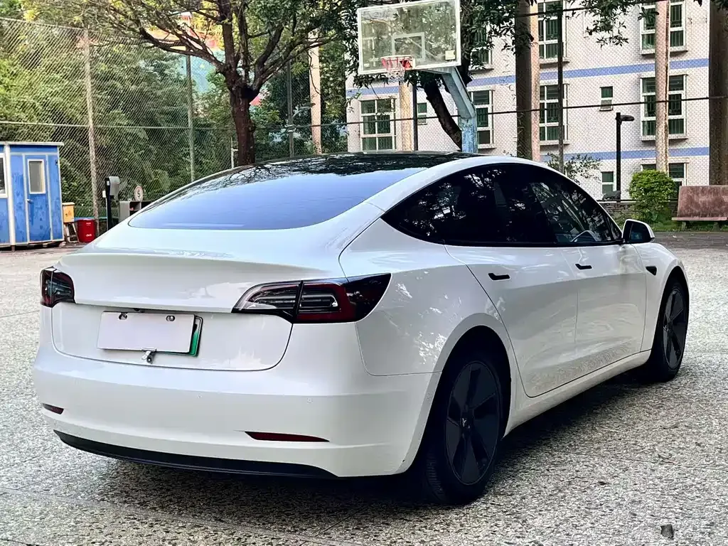 Tesla Model 3 — фото 5