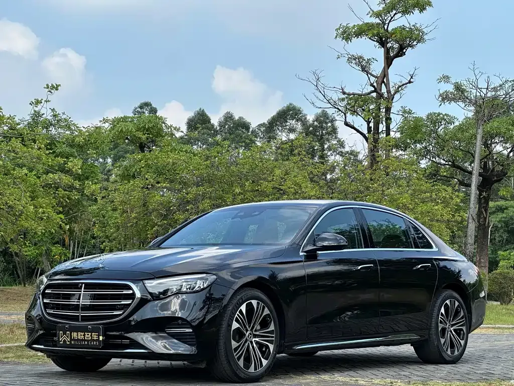 Mercedes-Benz E-Class — фото 1