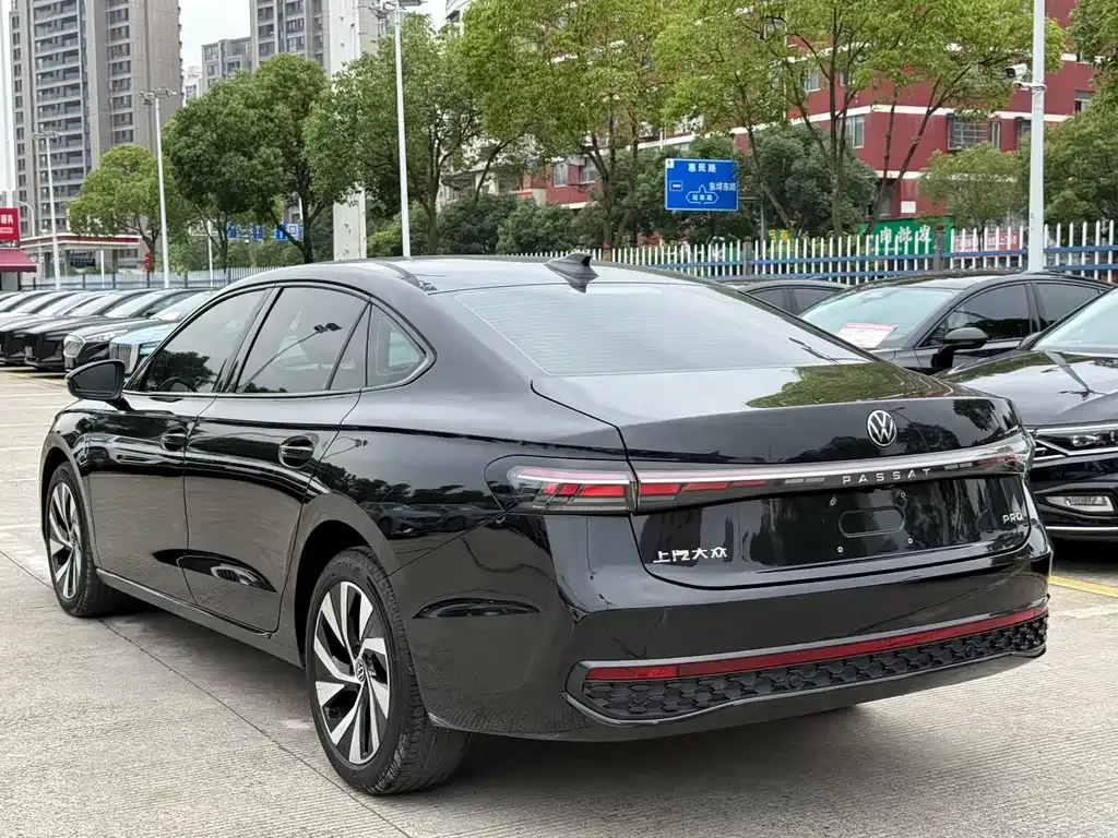 Volkswagen Passat — фото 8