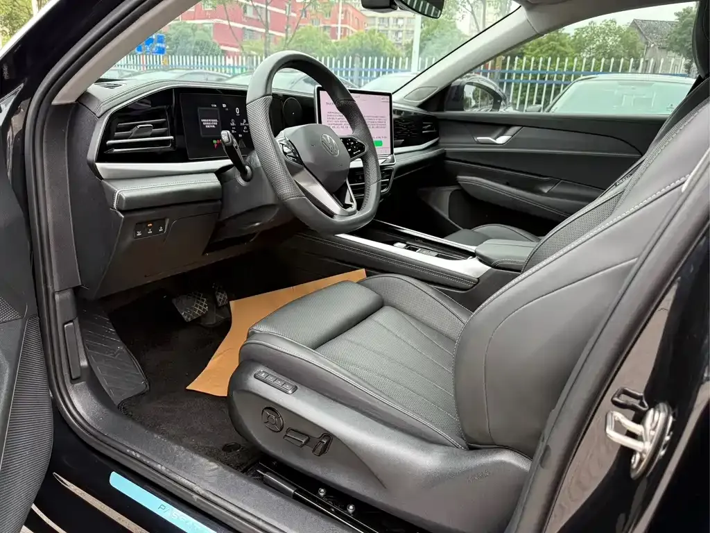 Volkswagen Passat — фото 10