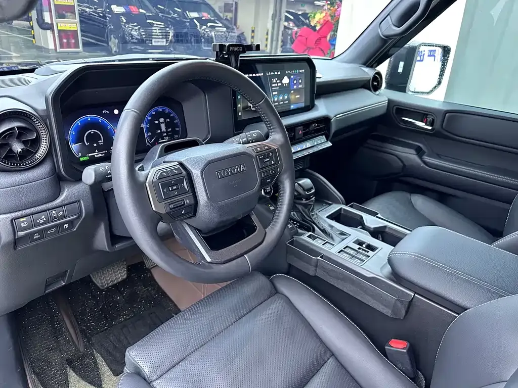 Toyota Prado — фото 9