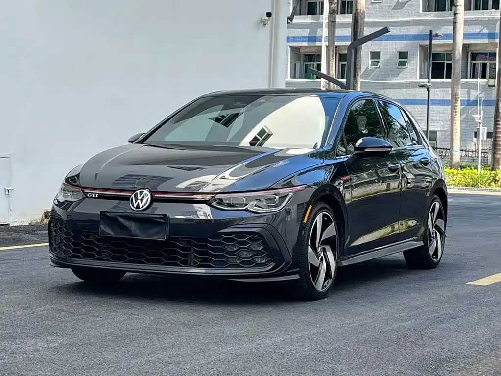 Volkswagen Golf GTI — фото 1