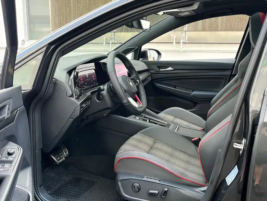 Volkswagen Golf GTI — фото 4