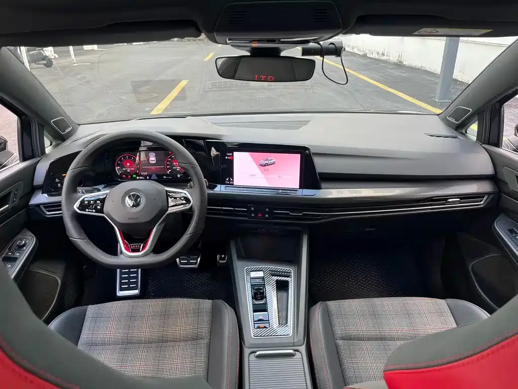 Volkswagen Golf GTI — фото 6