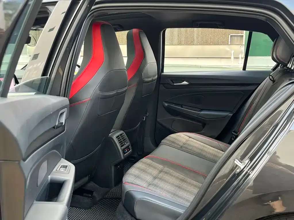 Volkswagen Golf GTI — фото 3