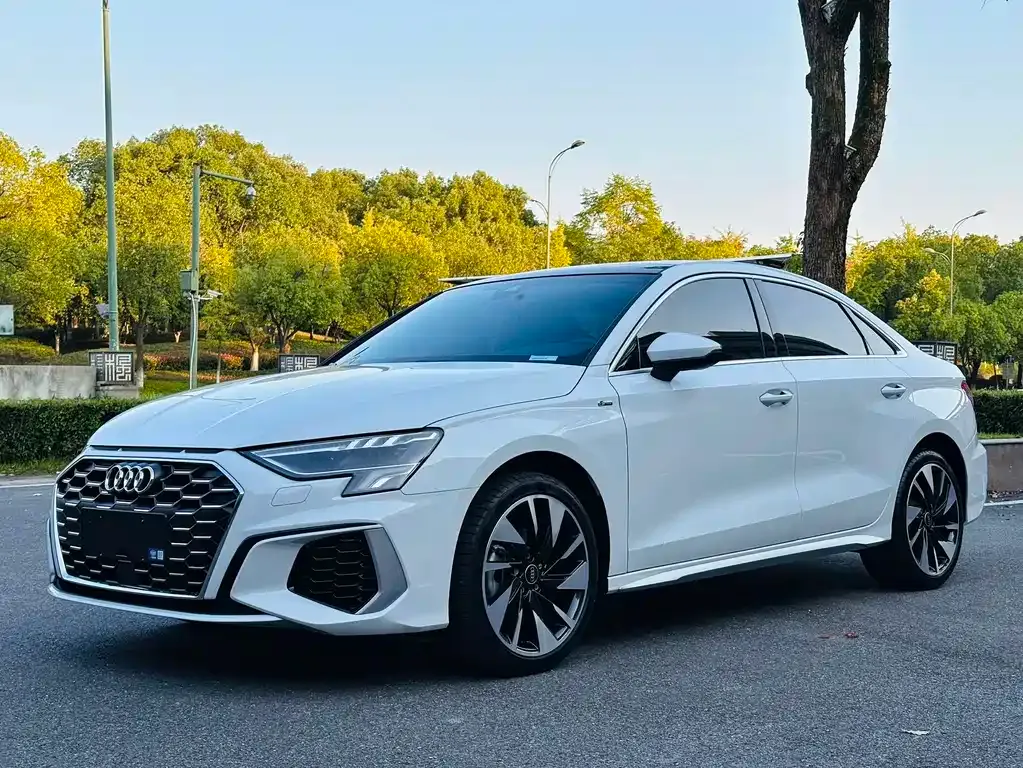 Audi A3 — фото 1