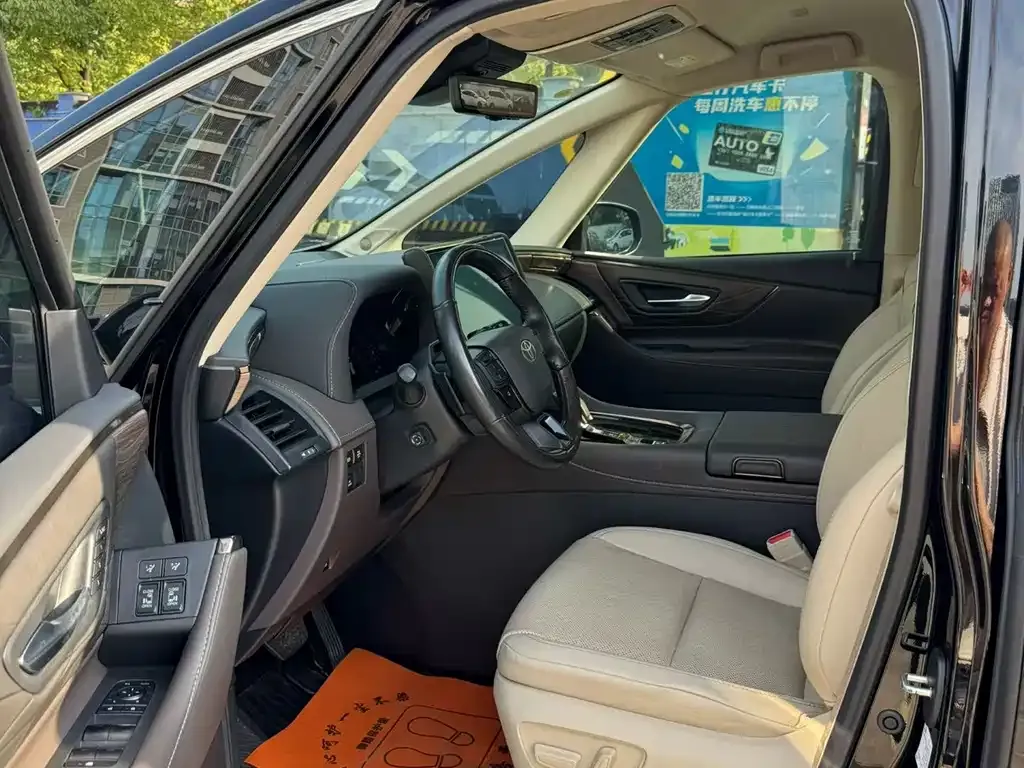 Toyota Alphard — фото 4