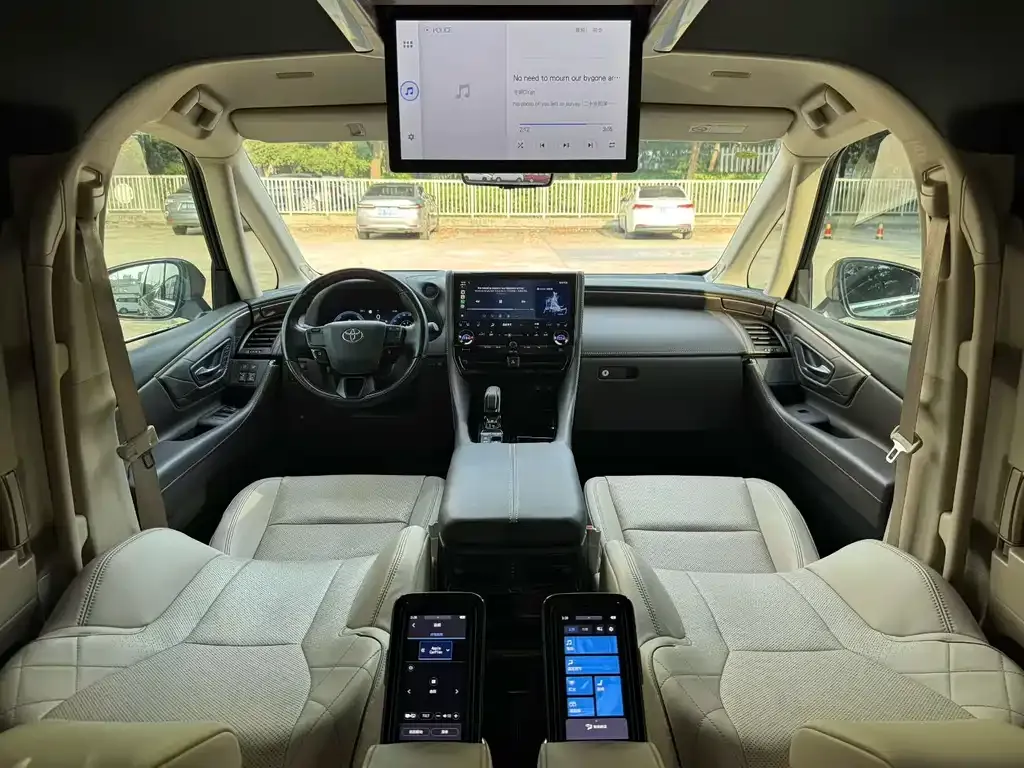 Toyota Alphard — фото 5
