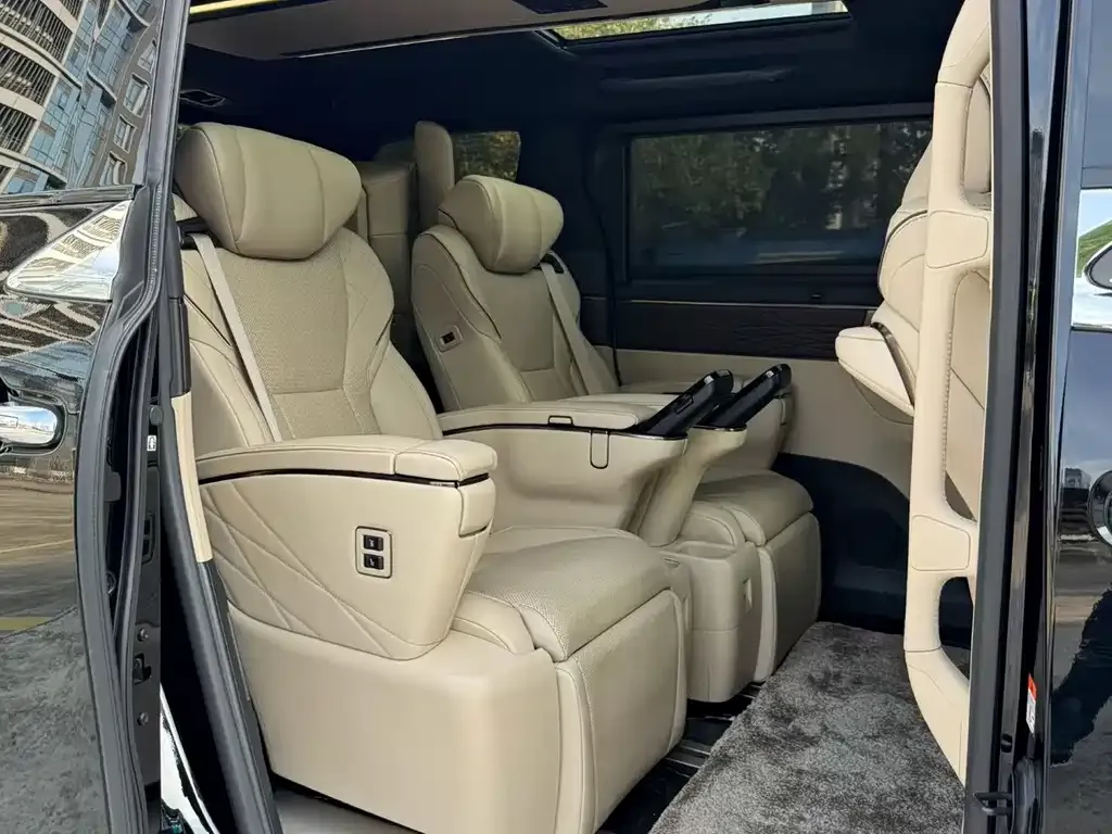 Toyota Alphard — фото 6