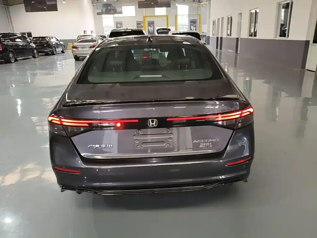 Honda Accord — фото 9