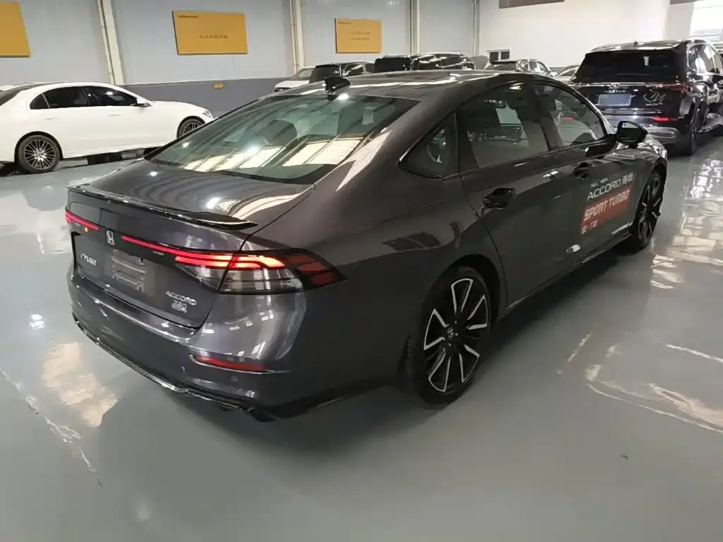 Honda Accord — фото 8