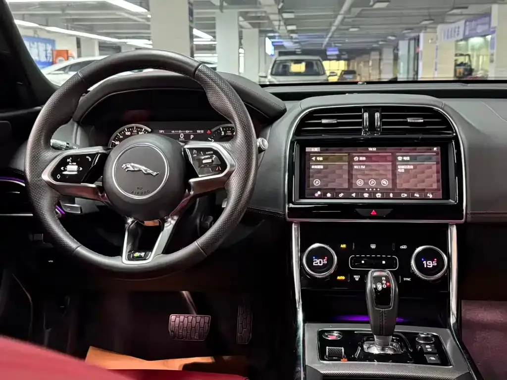 Jaguar XEL — фото 4