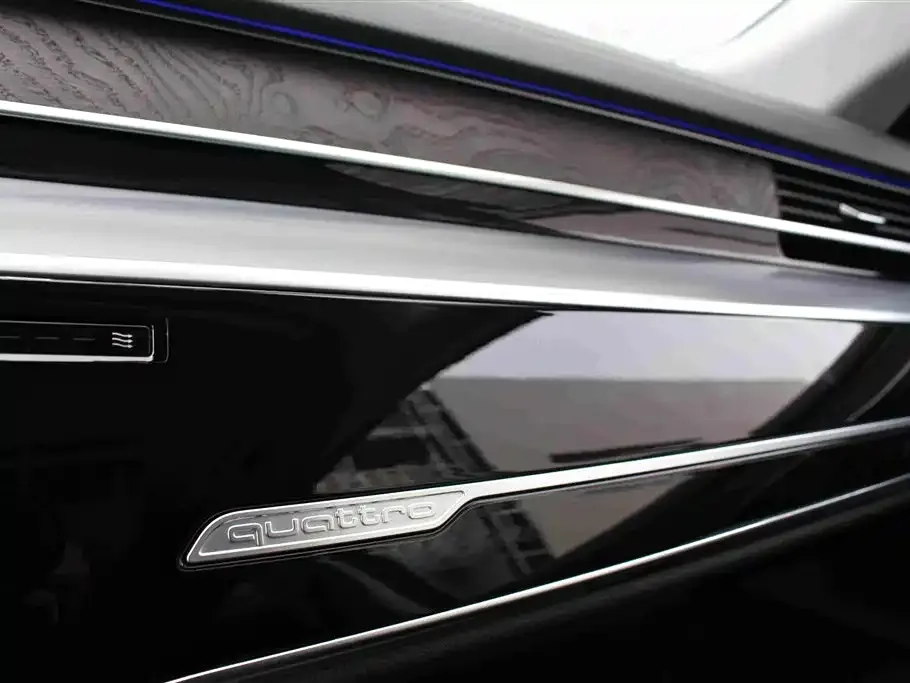 Audi A8 — фото 8