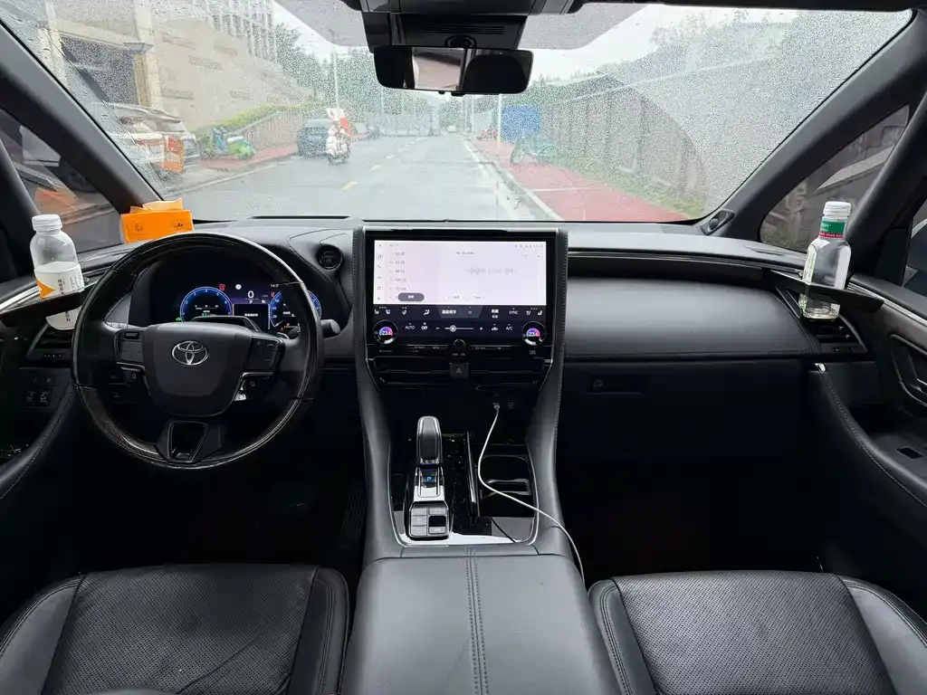 Toyota Alphard — фото 6