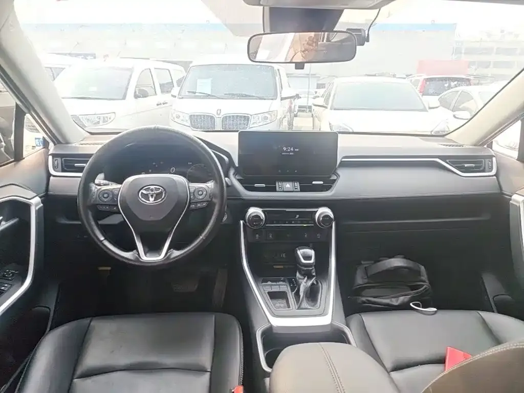 Toyota RAV4 — фото 2