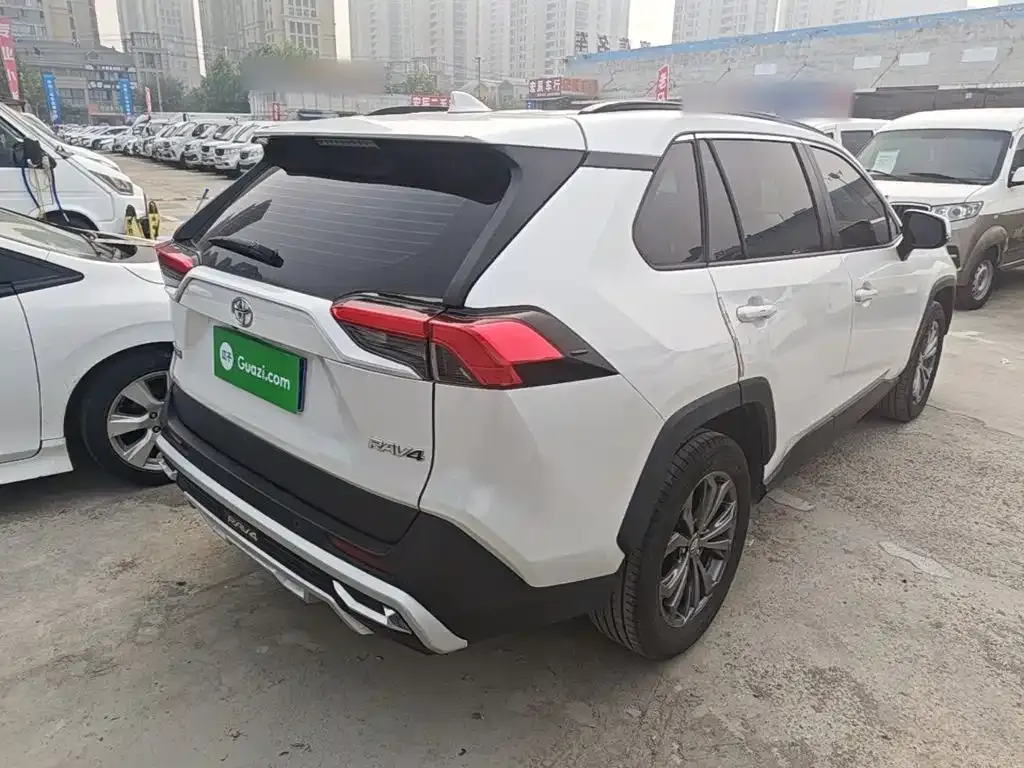 Toyota RAV4 — фото 3