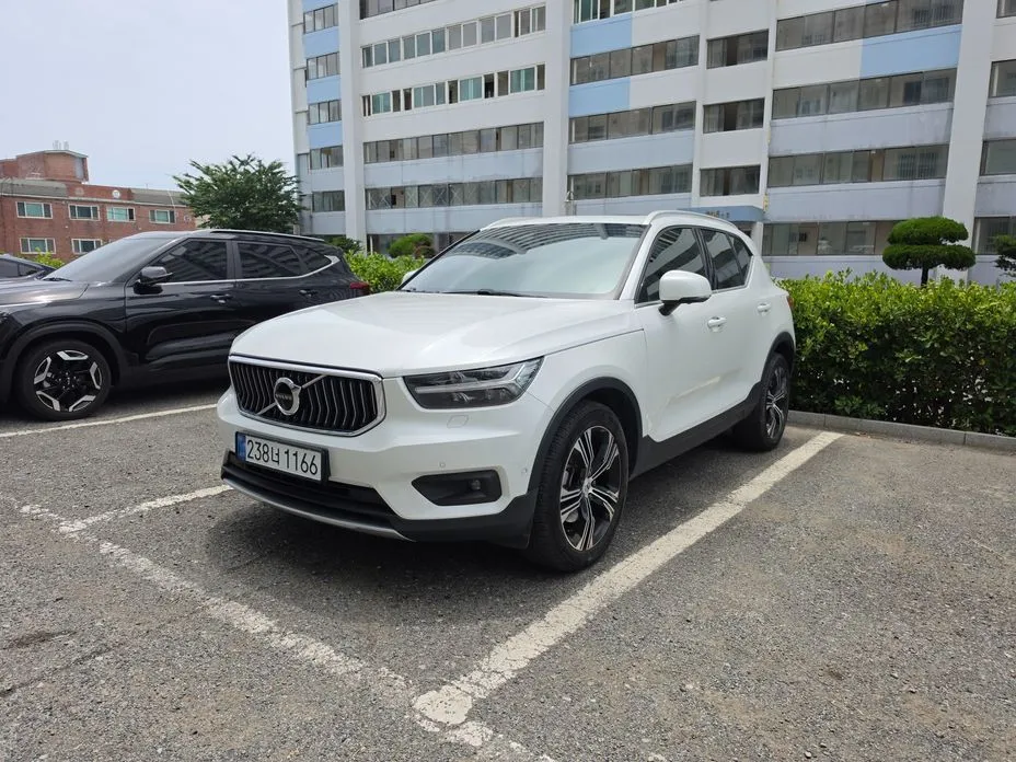 Volvo XC40 — фото 1