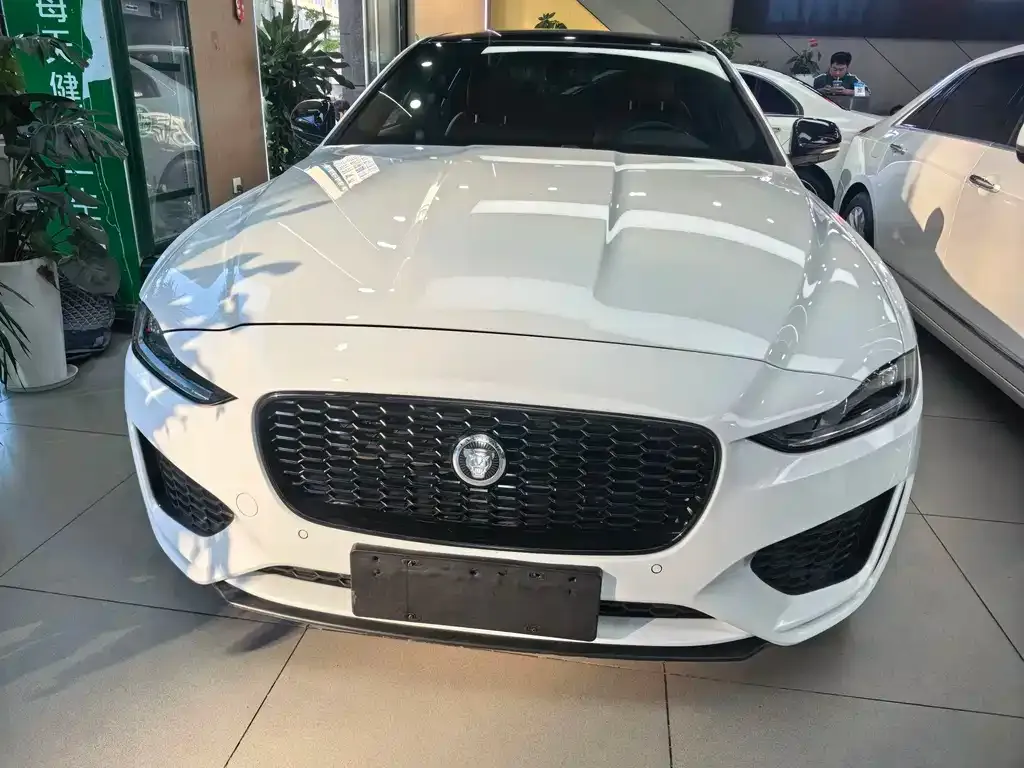 Jaguar XEL — фото 10