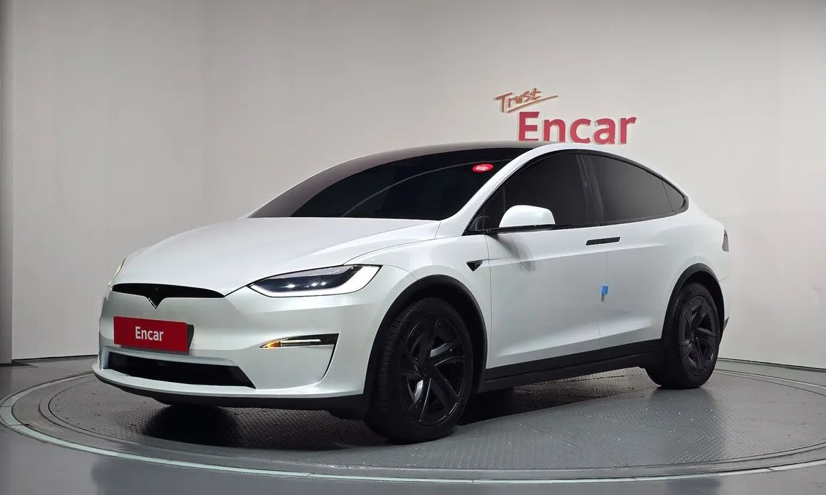 Tesla Model X — фото 1