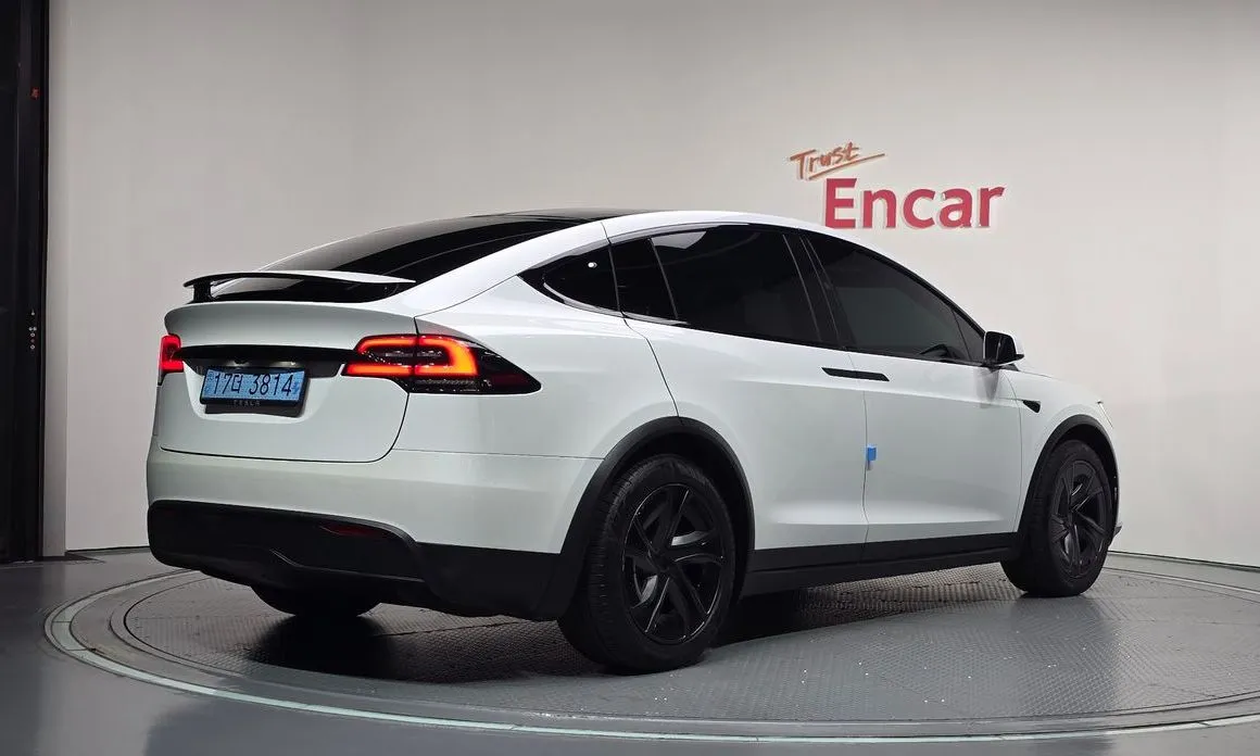 Tesla Model X — фото 2