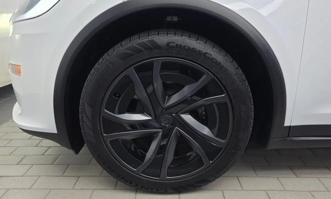 Tesla Model X — фото 10