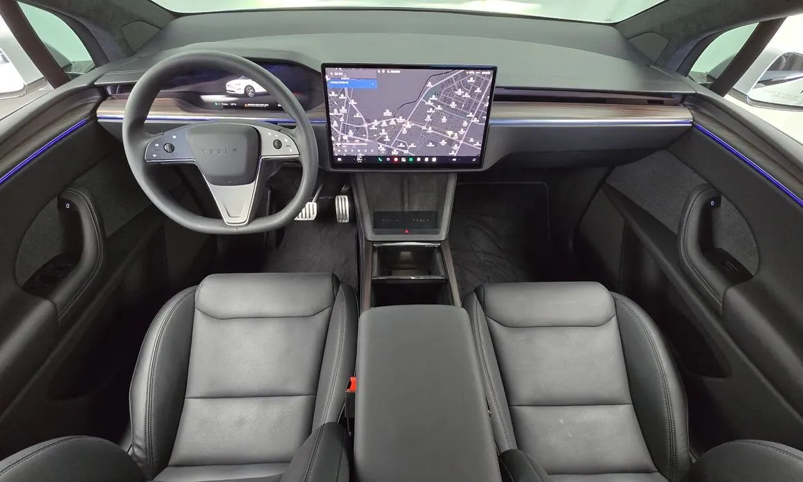 Tesla Model X — фото 7