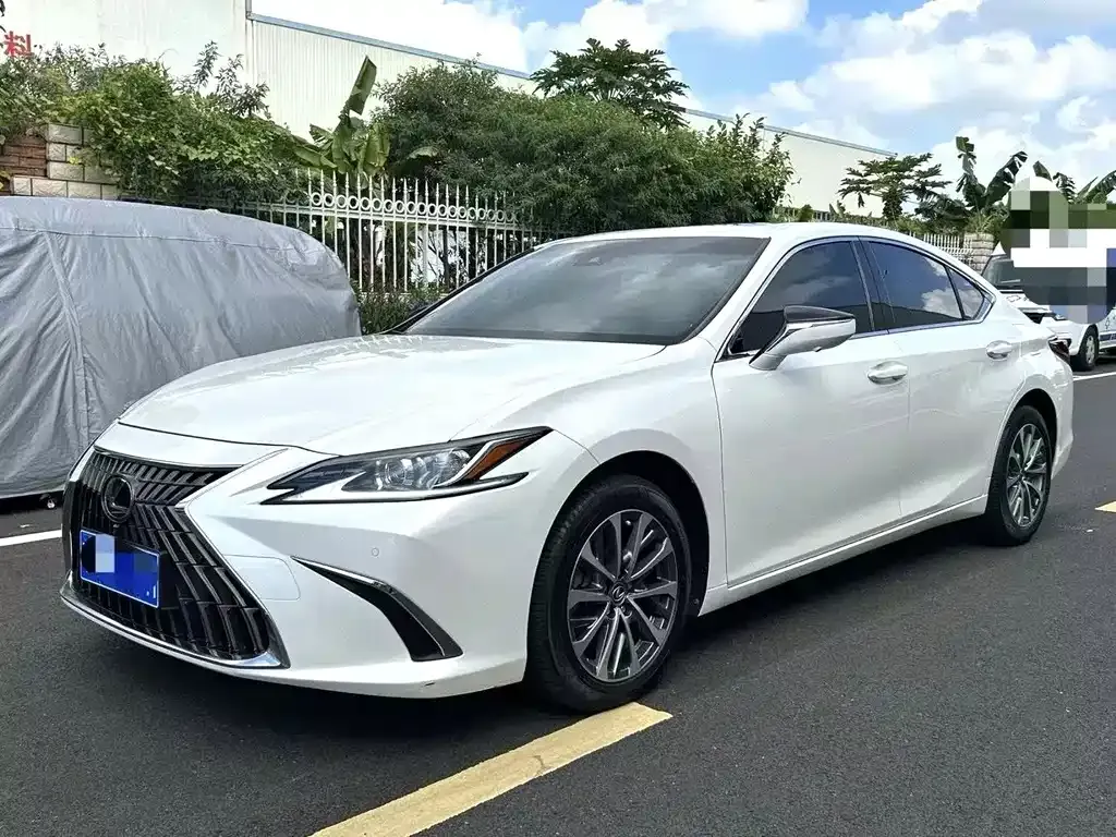 Lexus ES — фото 1