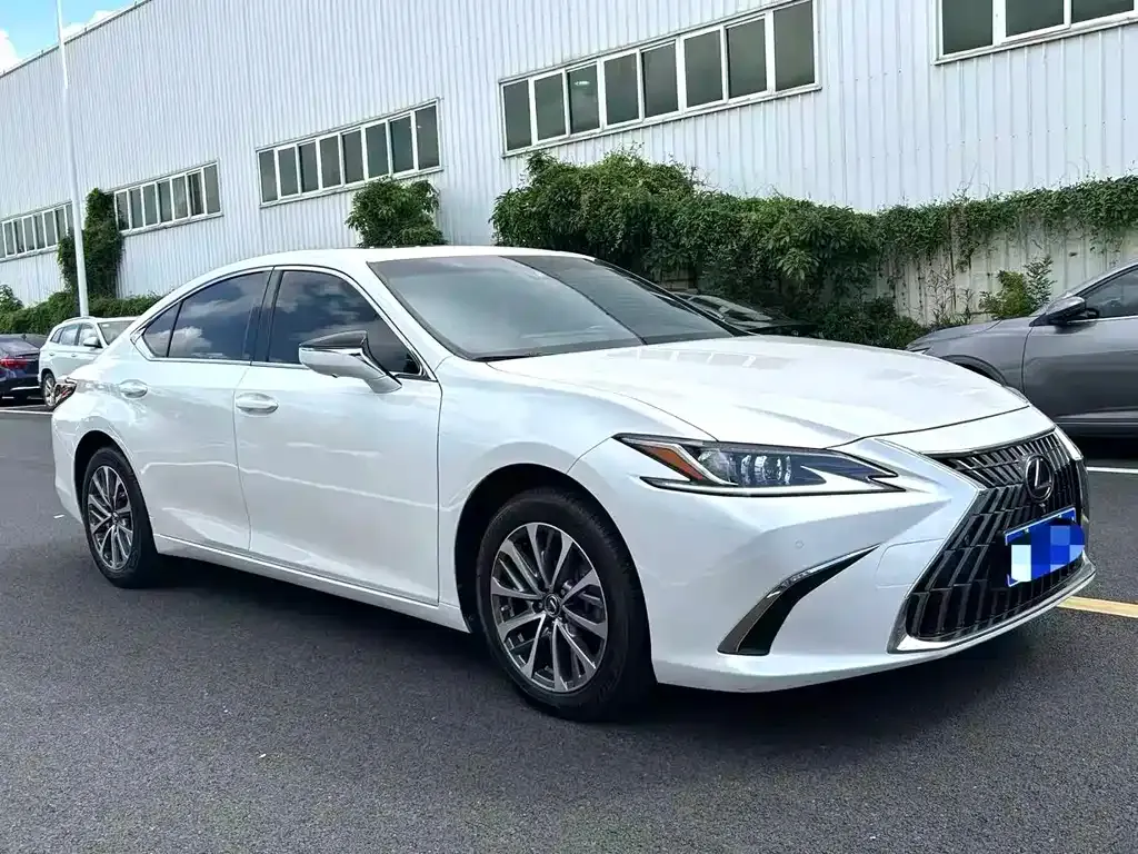 Lexus ES — фото 9