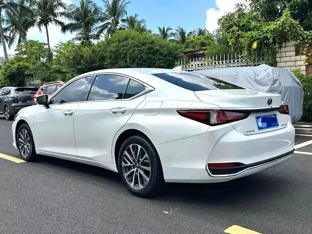 Lexus ES — фото 6