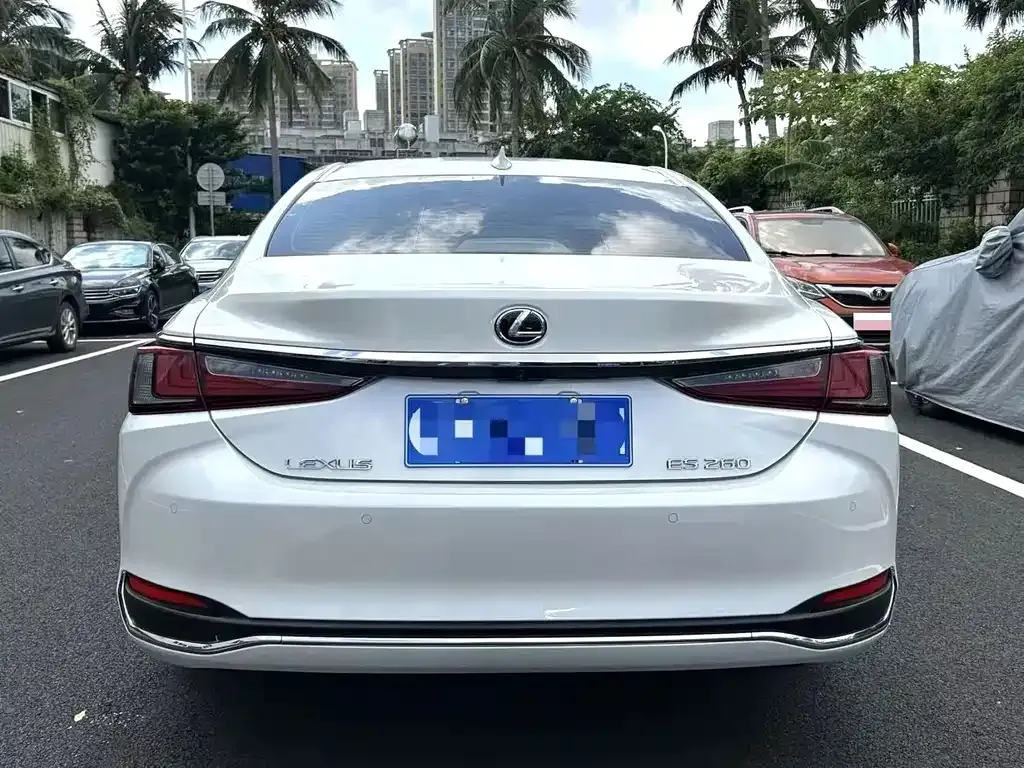 Lexus ES — фото 5