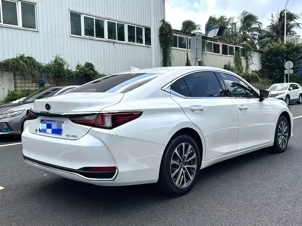 Lexus ES — фото 7