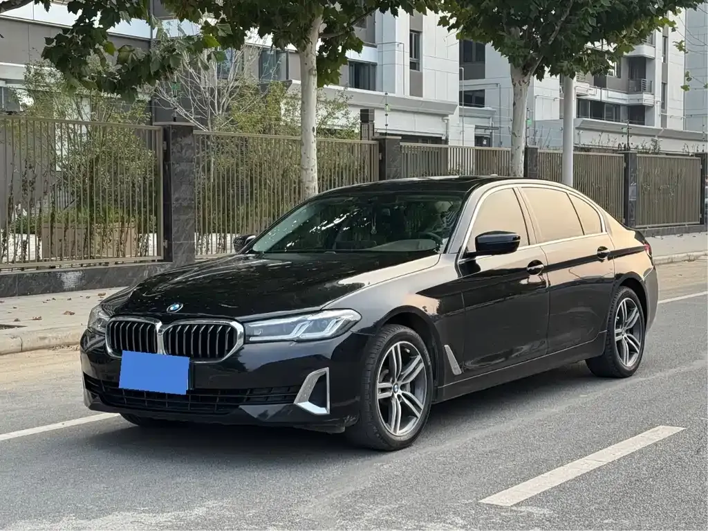 BMW 5 Series — фото 1