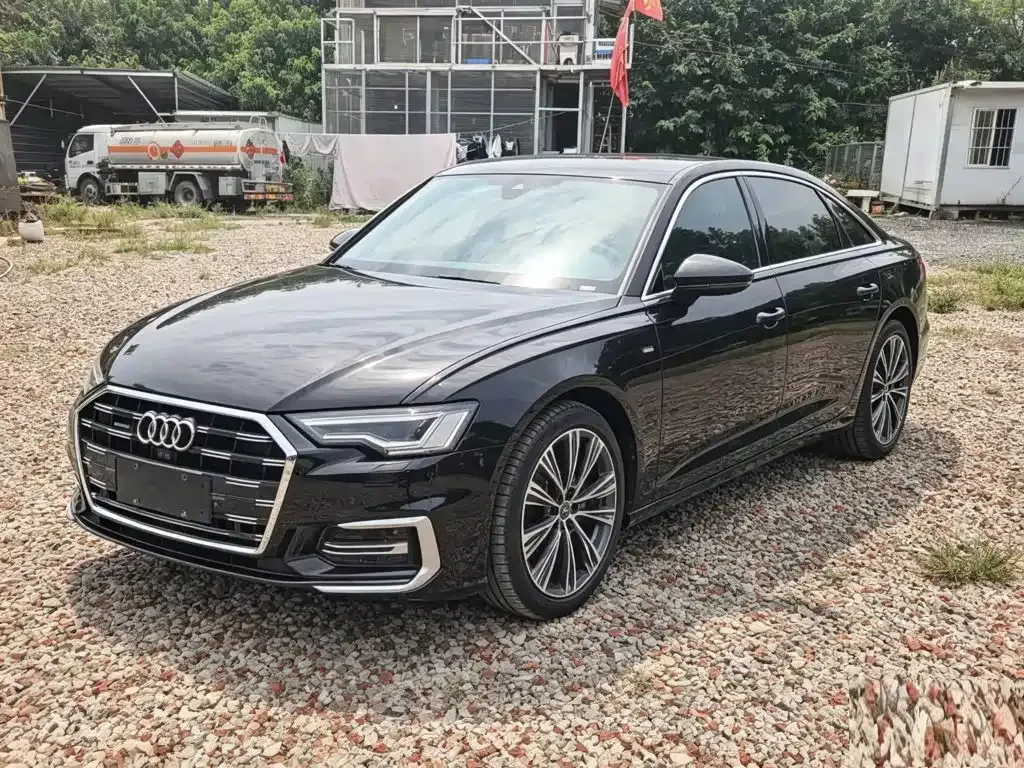 Audi A6L — фото 1