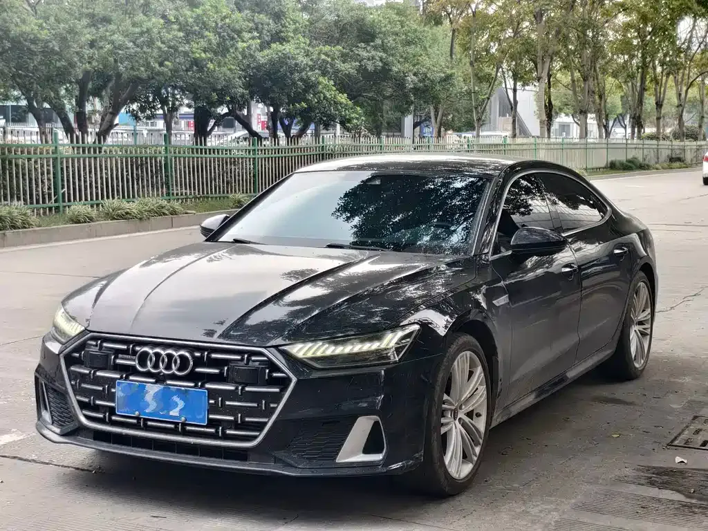Audi A7L — фото 1