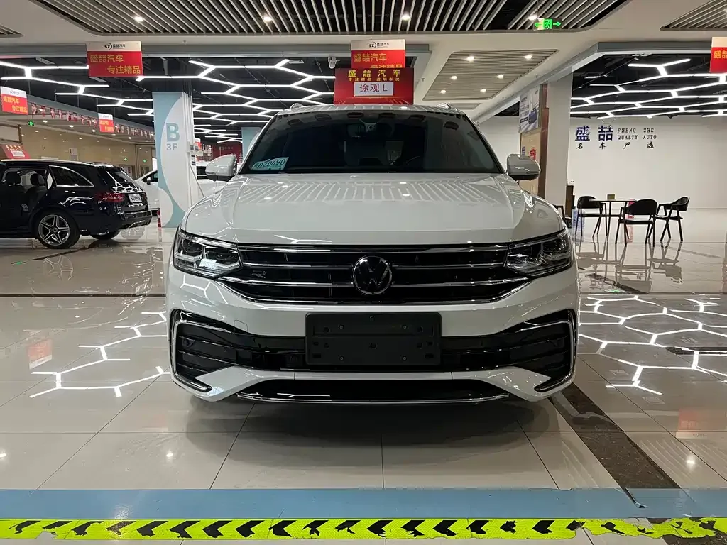 Volkswagen Tiguan L — фото 9