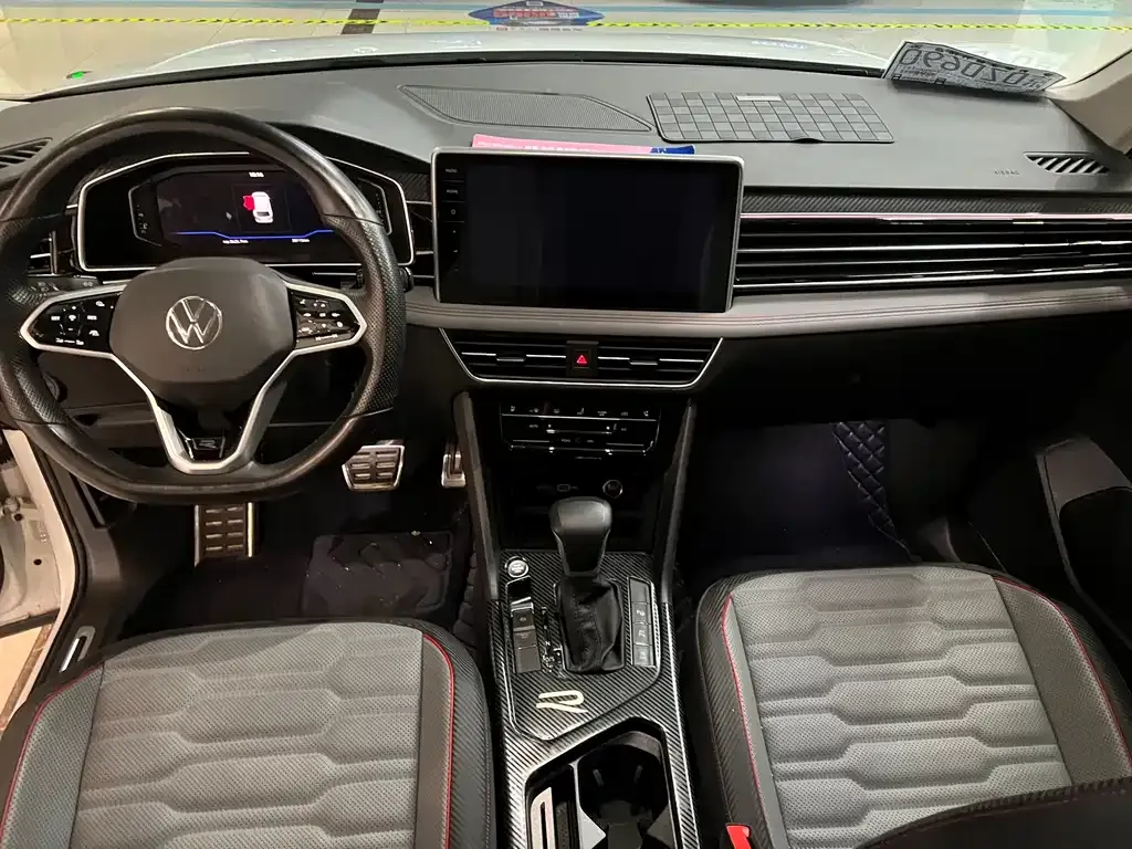 Volkswagen Tiguan L — фото 7