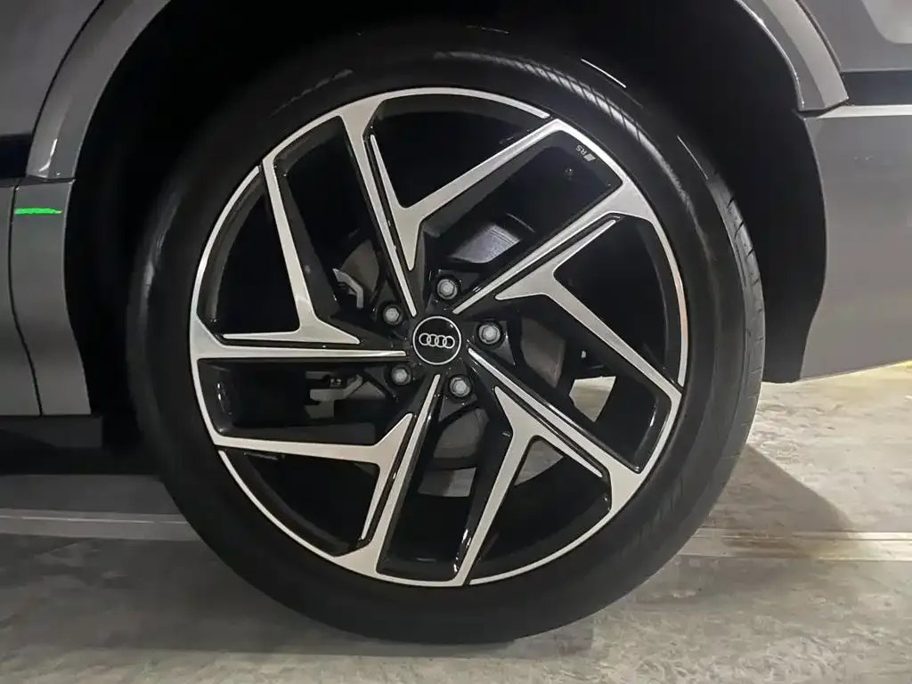 Audi Q6L e-tron — фото 6
