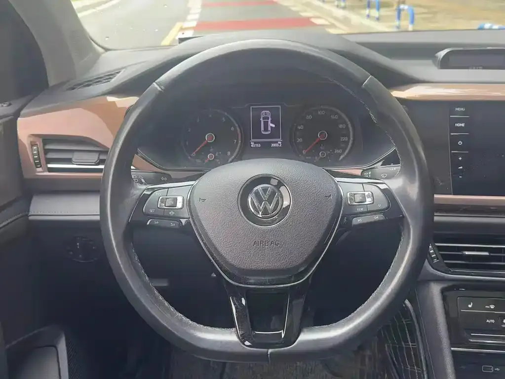Volkswagen Tharu — фото 2