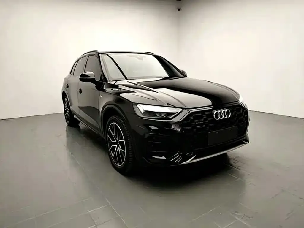 Audi Q5L — фото 1