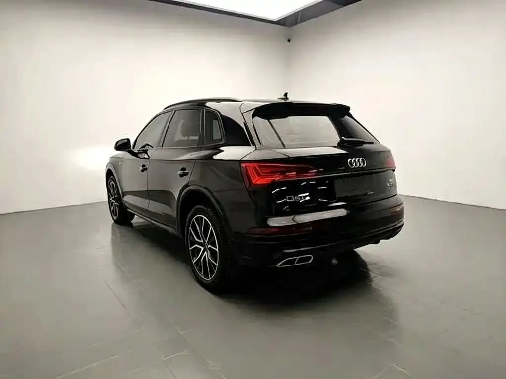 Audi Q5L — фото 10