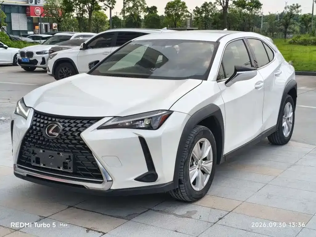 Lexus UX — фото 1