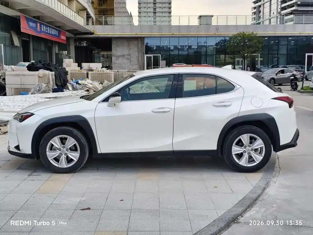 Lexus UX — фото 4
