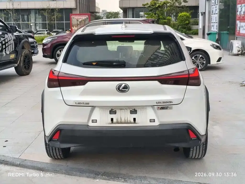 Lexus UX — фото 9