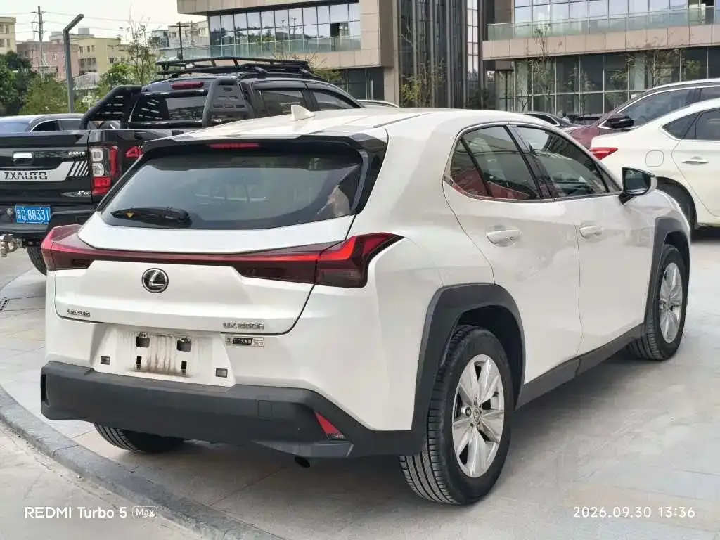 Lexus UX — фото 6