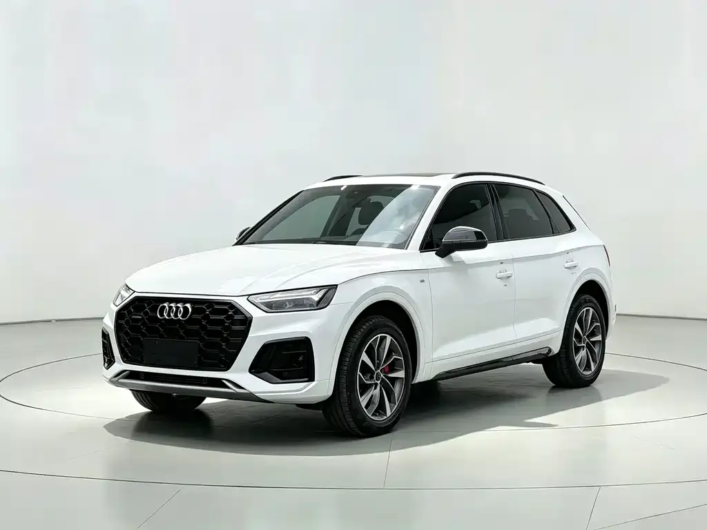 Audi Q5L — фото 1
