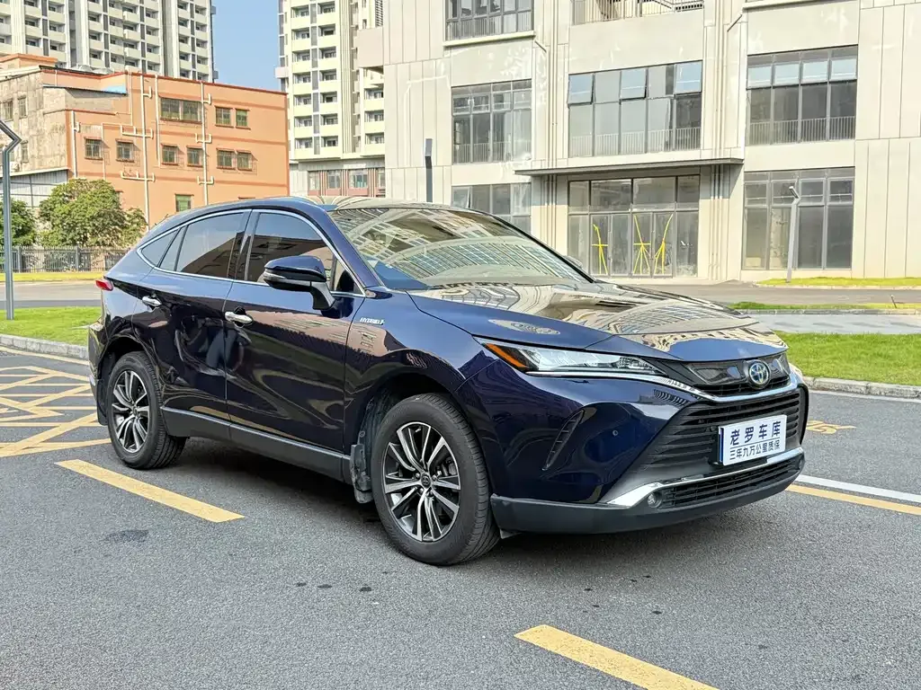 Toyota Harrier — фото 1